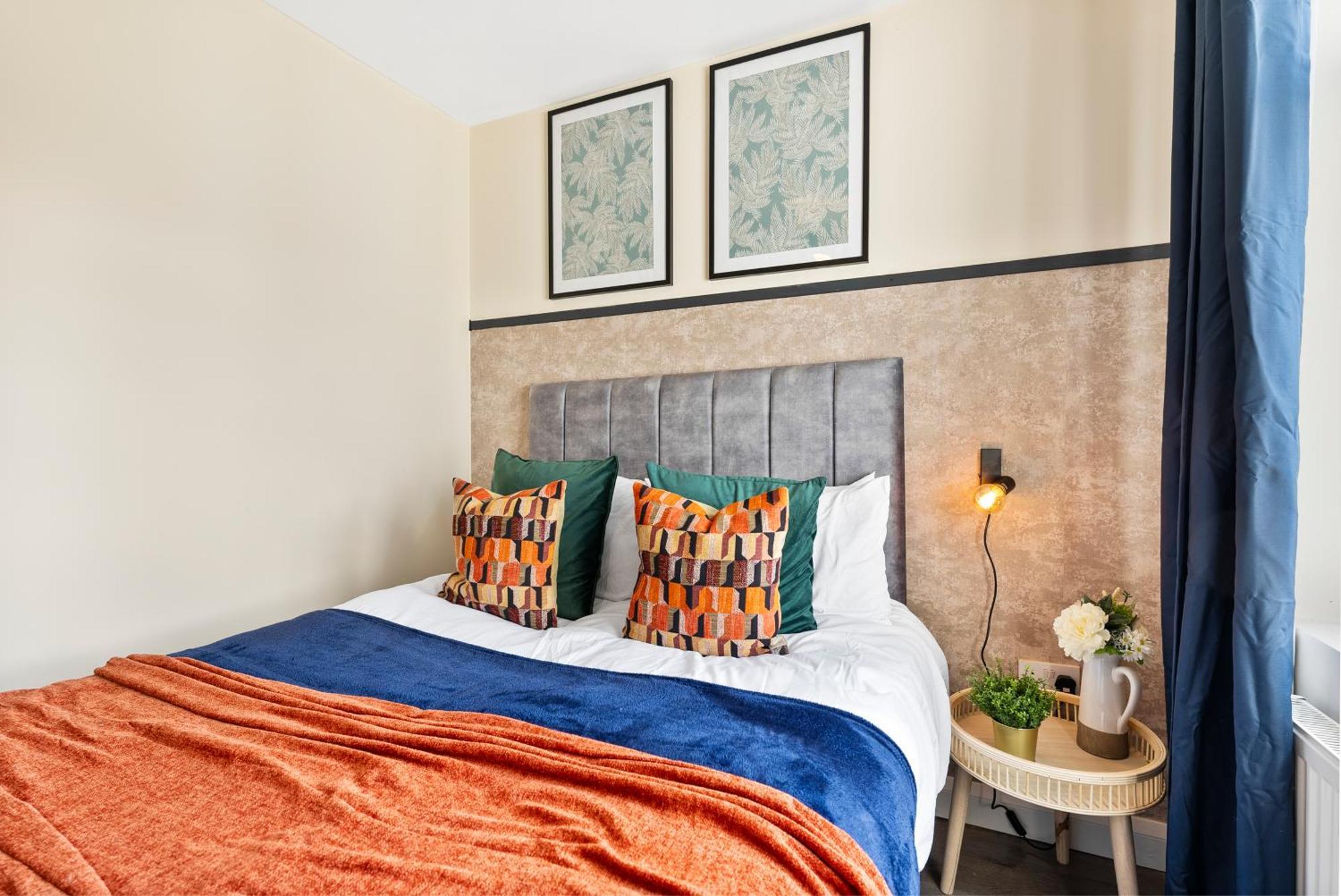 Stylish Wembley Gem - Parking -Sleeps 14 London Exterior photo