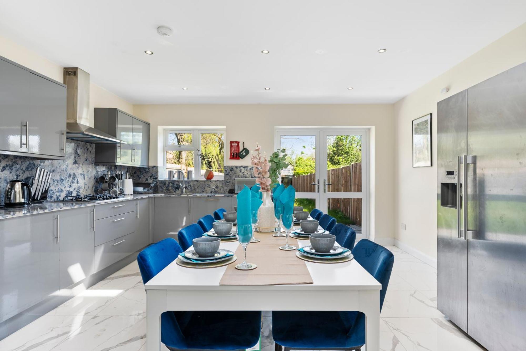 Stylish Wembley Gem - Parking -Sleeps 14 London Exterior photo