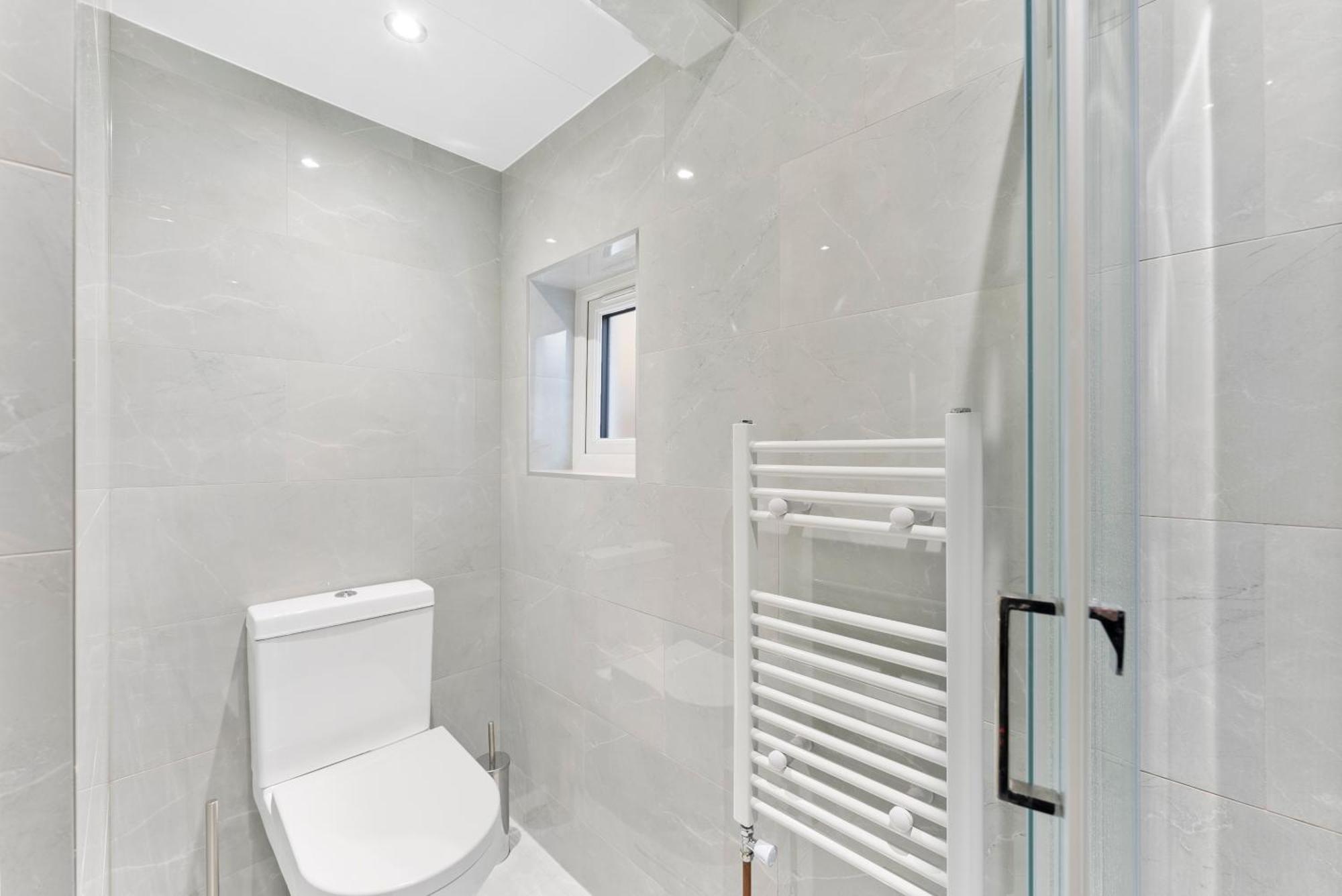 Stylish Wembley Gem - Parking -Sleeps 14 London Exterior photo