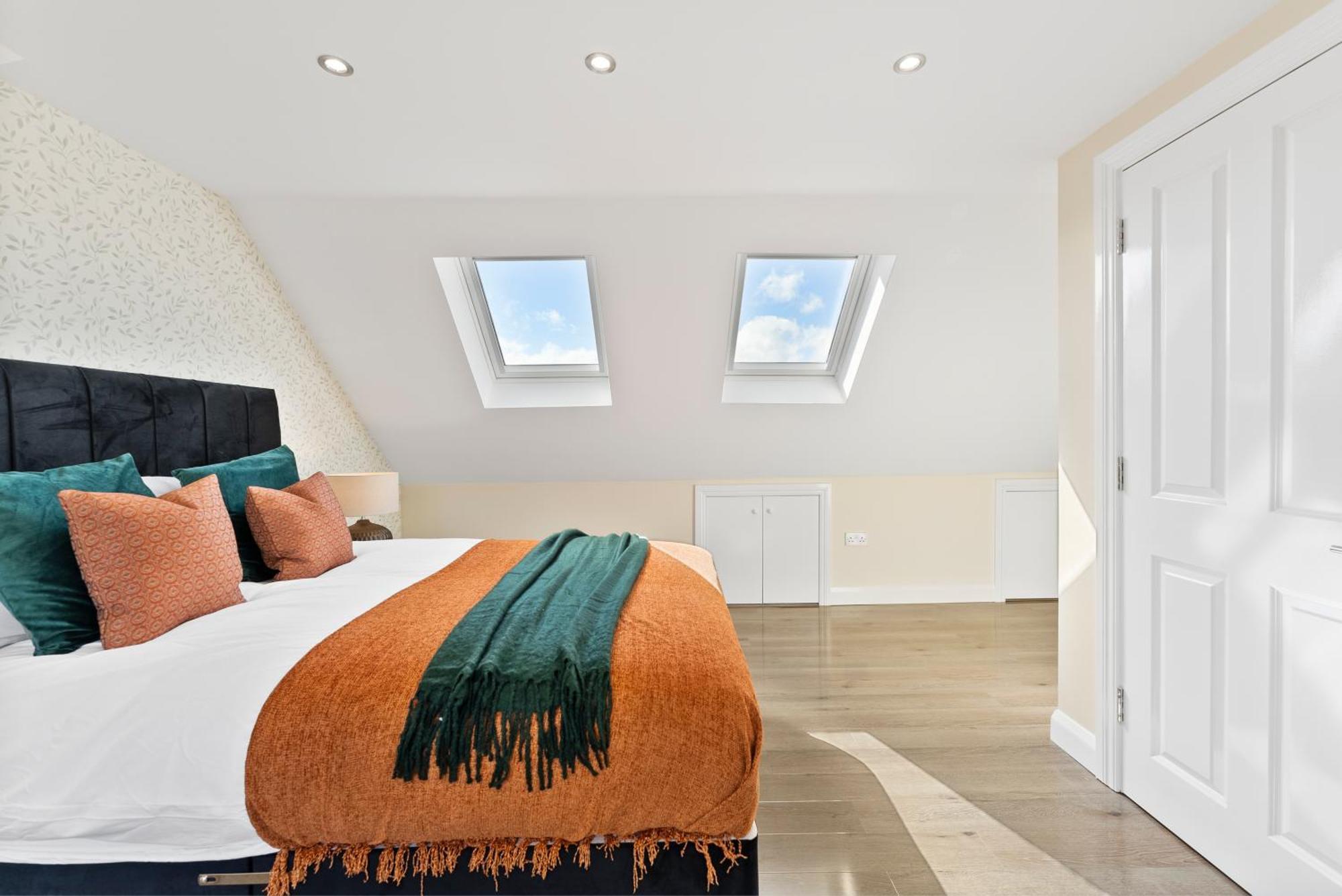 Stylish Wembley Gem - Parking -Sleeps 14 London Exterior photo