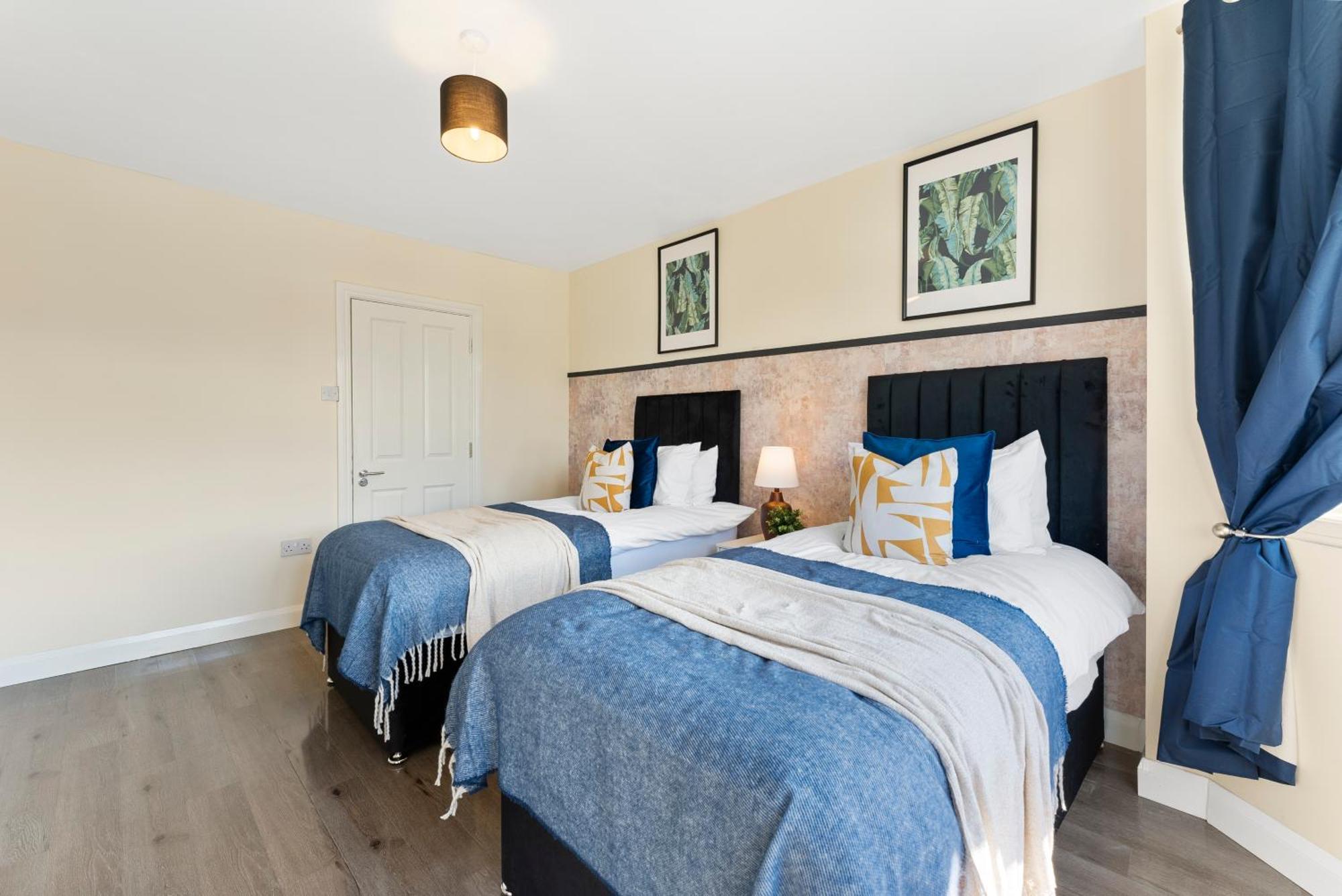 Stylish Wembley Gem - Parking -Sleeps 14 London Exterior photo