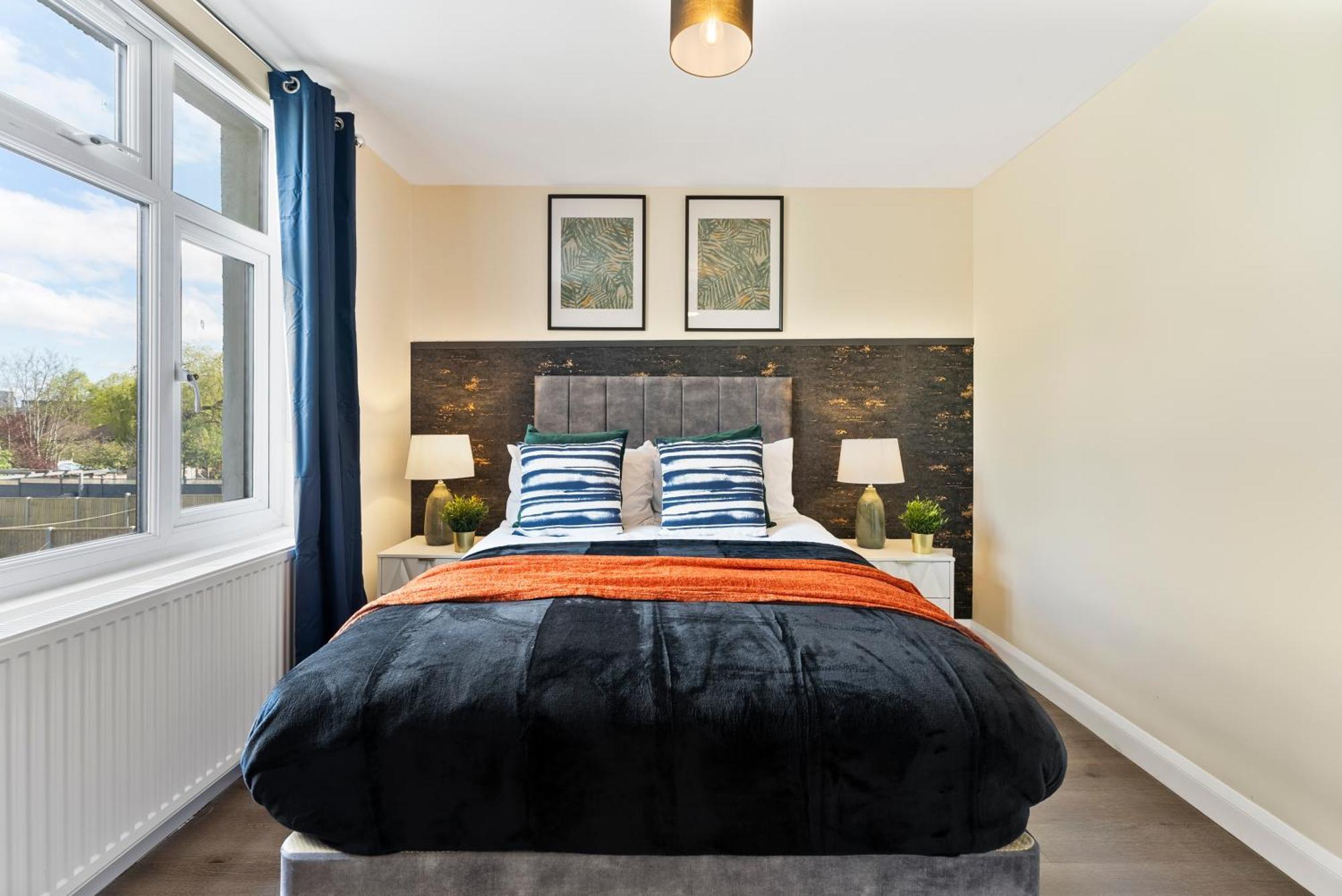 Stylish Wembley Gem - Parking -Sleeps 14 London Exterior photo
