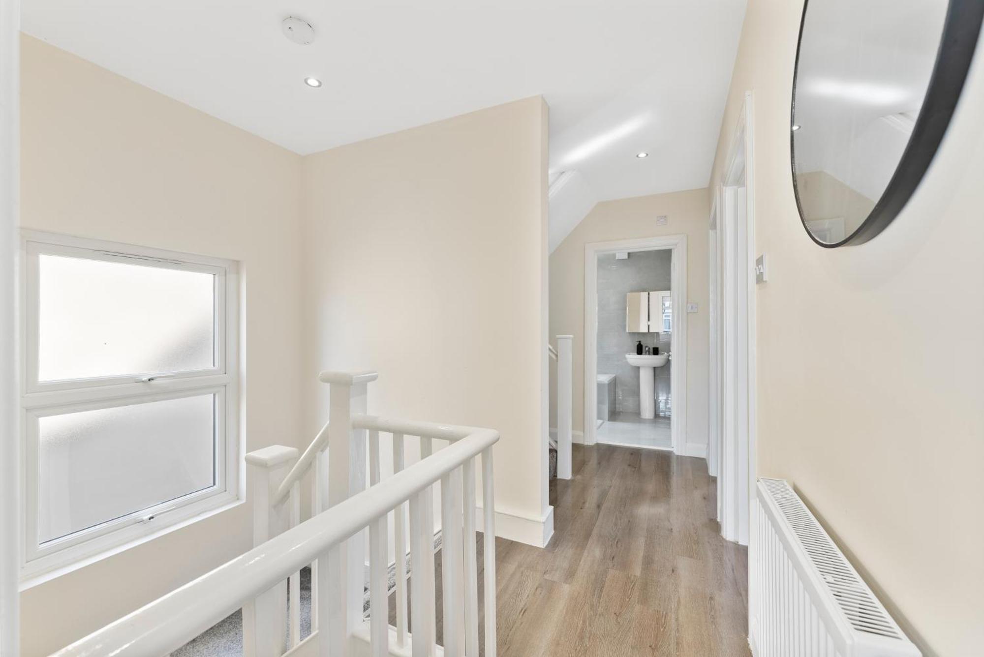 Stylish Wembley Gem - Parking -Sleeps 14 London Exterior photo
