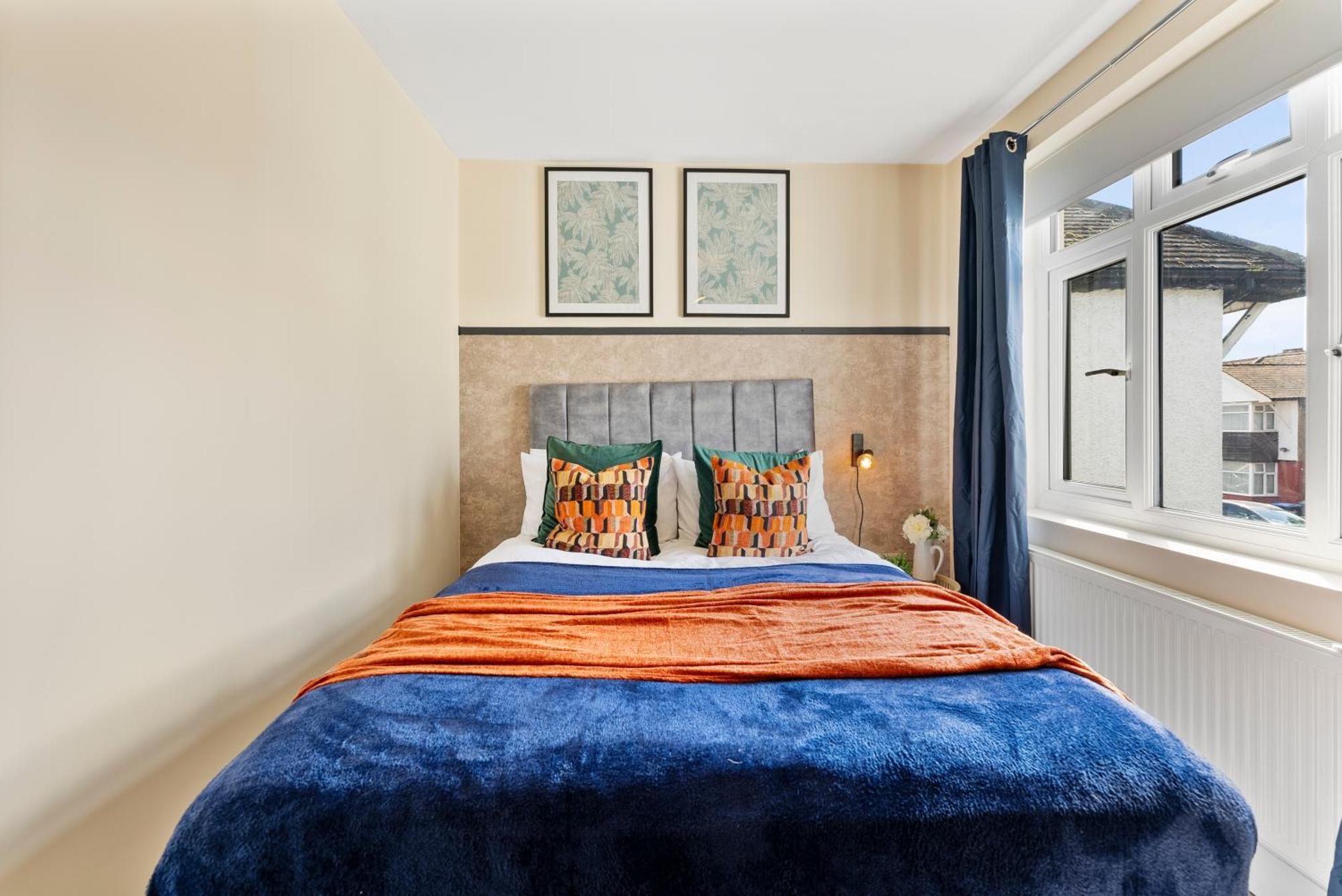 Stylish Wembley Gem - Parking -Sleeps 14 London Exterior photo