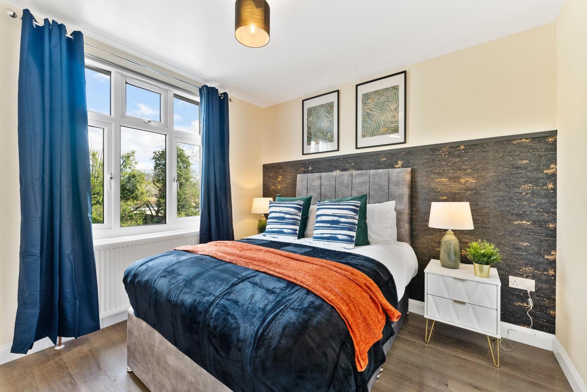Stylish Wembley Gem - Parking -Sleeps 14 London Exterior photo