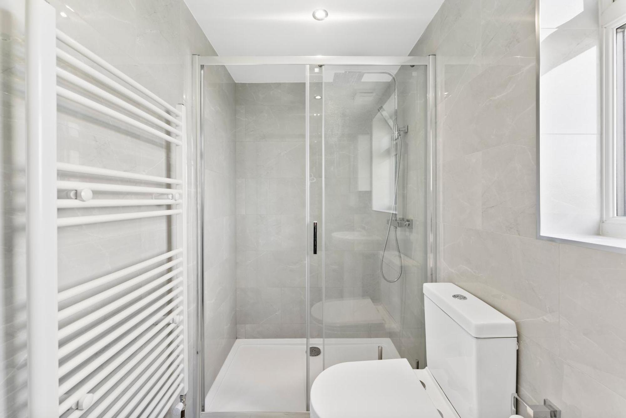 Stylish Wembley Gem - Parking -Sleeps 14 London Exterior photo