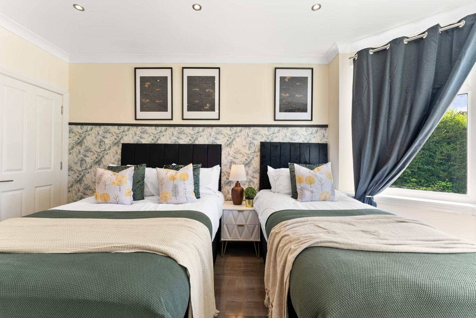 Stylish Wembley Gem - Parking -Sleeps 14 London Exterior photo