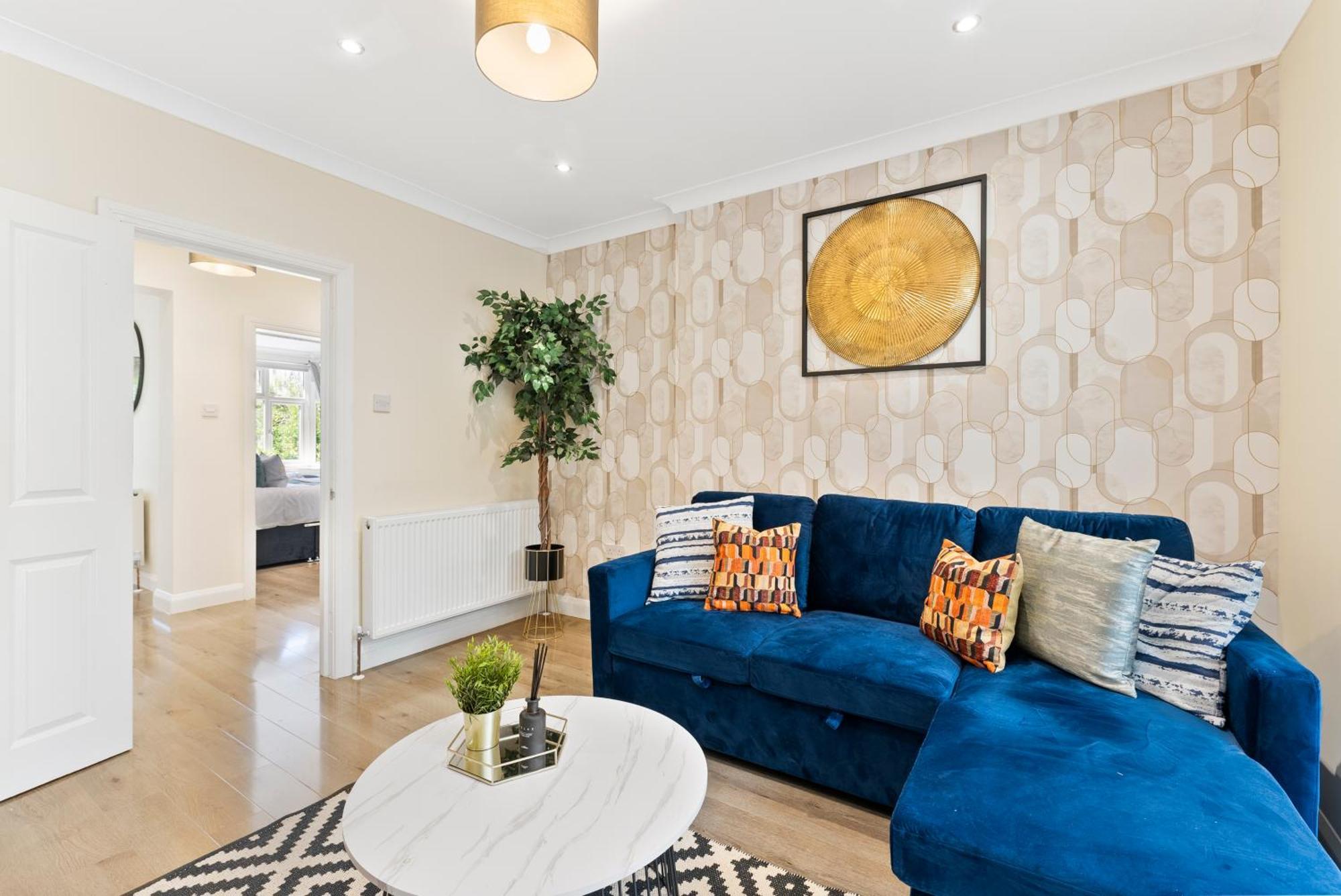 Stylish Wembley Gem - Parking -Sleeps 14 London Exterior photo